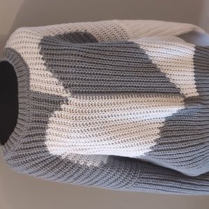 Beautiful heart sweater size medium. Perfect for Valentine's Day